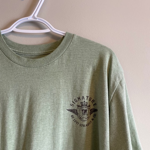 SOLD 🚫 Levi's Tshirt 🤩 - Picture 2 of 4